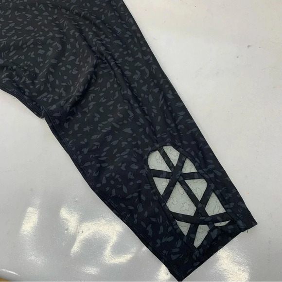 Livi Lane Bryant Pants Activewear 26/28 Pull On Crop Cut Out Stretch Pockets - Picture 7 of 11